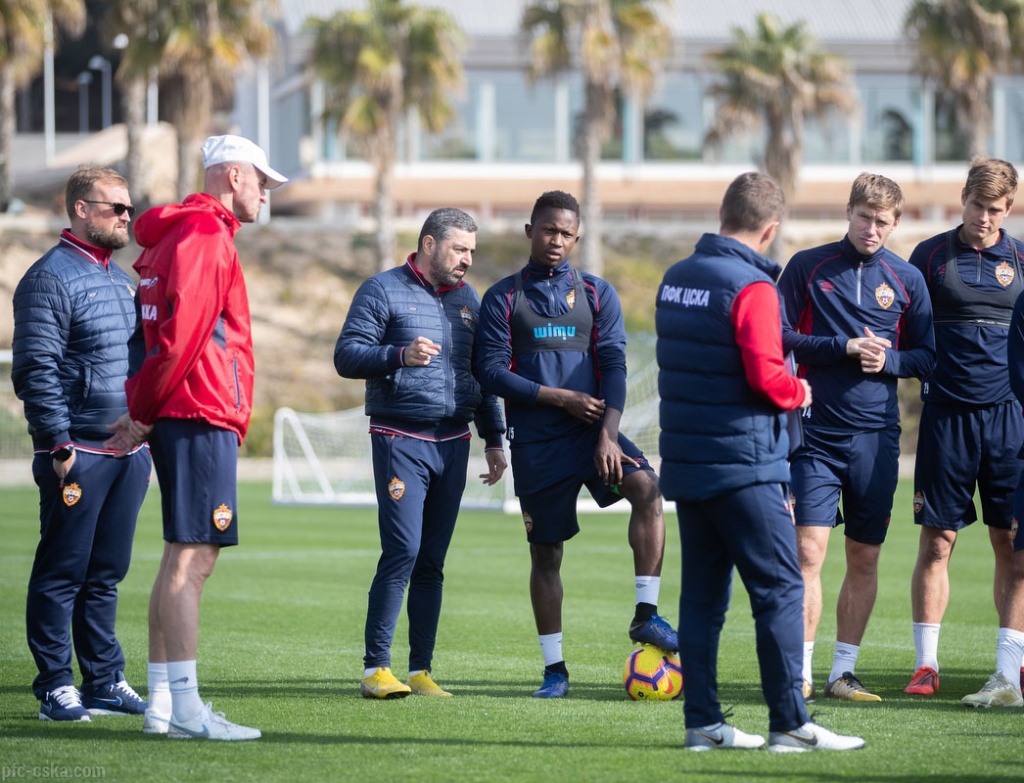 je suis agent de joueurs je possède une licence FFF. Je recherche des joueurs pour stage de football