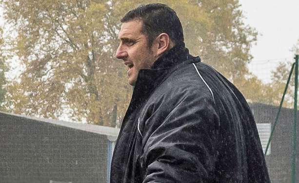 Ca n'a pas souri pour Fred Marcon et Hauts-Lyonnais, battu au SC Cluses sur un but à la... quatre-vingt-dix-septième minute de jeu ! Ca n'a pas souri pour Fred Marcon et Hauts-Lyonnais, battu au SC Cluses sur un but à la... quatre-vingt-dix-septième minute de jeu !