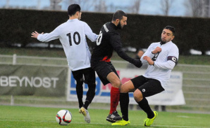 Azizi dans la tenaille entre Sampaio et Betahar