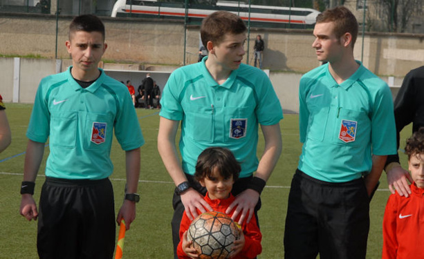 Les arbitres de la rencontre Les arbitres de la rencontre