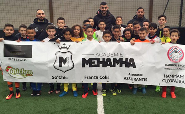 Les stagiaires de l'académie Mehamha en compagnie de Rachid Ghezzal Les stagiaires de l'académie Mehamha en compagnie de Rachid Ghezzal