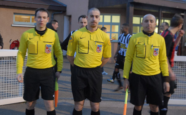 Les arbitres de la rencontre Les arbitres de la rencontre