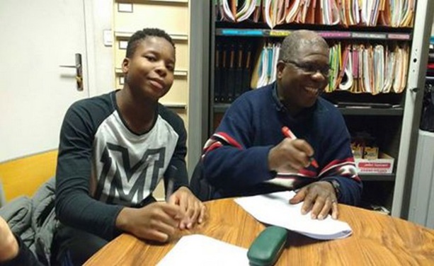 Cédric Koffi, U14 du FC Lyon, s'est engagé avec l'Olympique Lyonnais Cédric Koffi, U14 du FC Lyon, s'est engagé avec l'Olympique Lyonnais