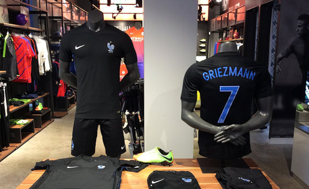 SO FOOT - Les nouveaux maillots de l'EDF sont arrivés ! SO FOOT - Les nouveaux maillots de l'EDF sont arrivés !