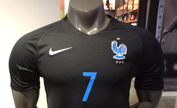 SO FOOT - Les nouveaux maillots de l'EDF sont arrivés ! SO FOOT - Les nouveaux maillots de l'EDF sont arrivés !