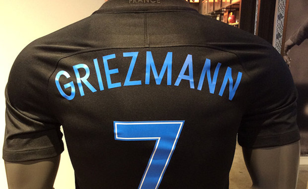 SO FOOT - Les nouveaux maillots de l'EDF sont arrivés ! SO FOOT - Les nouveaux maillots de l'EDF sont arrivés !