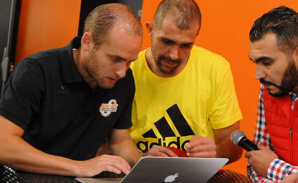 Antony Esparza, gérant du Sun Set Soccer de Mions Antony Esparza, gérant du Sun Set Soccer de Mions