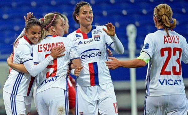 L'OL vise un nouveau triplé "D1-coupe de France-coupe d'Europe" (crédit : olweb.fr) L'OL vise un nouveau triplé "D1-coupe de France-coupe d'Europe" (crédit : olweb.fr)