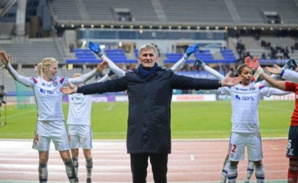 Gérard Prêcheur et ses joueuses maîtrisent le "clapping" à la perfection (crédit : lequipe.fr) Gérard Prêcheur et ses joueuses maîtrisent le "clapping" à la perfection (crédit : lequipe.fr)