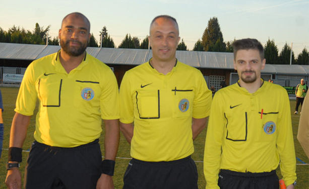 Les arbitres de la rencontre Les arbitres de la rencontre