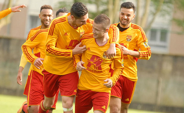 Rouvière vient d'ouvrir le score d'une frappe magistrale Rouvière vient d'ouvrir le score d'une frappe magistrale