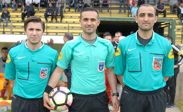 Les arbitres de la rencontre Les arbitres de la rencontre