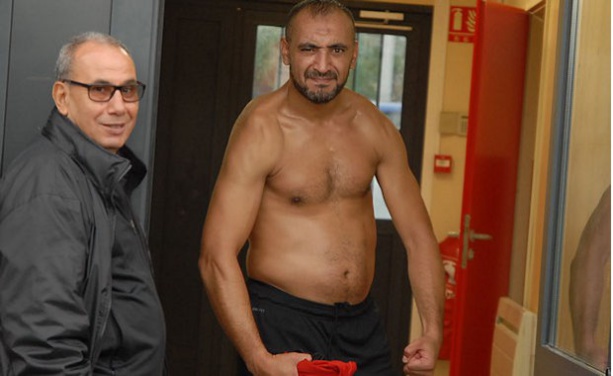 Rachid Benayen a montré les muscles en marquant à la quetre-vingt neuvième minute de jeu pour le FC Vaulx Rachid Benayen a montré les muscles en marquant à la quetre-vingt neuvième minute de jeu pour le FC Vaulx