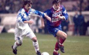 Que foot-ils ? Laurent DELAMONTAGNE : "A l'époque, il fallait vingt matchs en une saison pour signer pro..." Que foot-ils ? Laurent DELAMONTAGNE : "A l'époque, il fallait vingt matchs en une saison pour signer pro..."