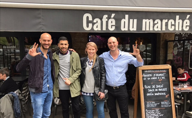 Rudy Mouangue, le buteur de l'AS Saint-Priest, a eu la surprise de trouver Rémy Riou, le gagrdien du FC Nantes, lors de son passage au Café du Marché la semaine dernière en récompense de son triplé inscrit avec la troisième équipe de l'AS Saint-Priest