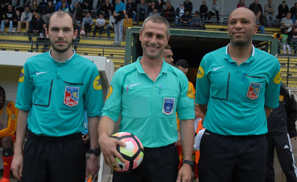 Les arbitres de la rencontre Les arbitres de la rencontre
