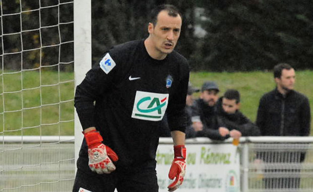 A quelques heures du quart de finale de la Coupe Rhône-Alpes qui verra une nouvelle fois l'AS Misérieux Trévoux affronter la réserve de MDA Chasselay, Jonathan Robert, l'expérimenté gardien de l'équipe de l'Ain, revient sur ce derby et sur les deux confrontations qui ont déjà eu lieu en championnat....  [>> LIRE L'INTERVIEW DE JONATHAN ROBERT SUR LE SITE DE L'AS MISERIEUX-TREVOUX...]url:http://asmt-foot.fr/jonathan-robert-faire-de-lasmt/
