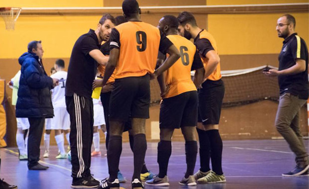 Ramzi Majri et ses joueurs de Lyon-Moulin à Vent Ramzi Majri et ses joueurs de Lyon-Moulin à Vent