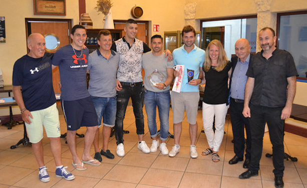 L'équipe Jérémy Berthod, vainquer 2017 des Gentlemen du Foot-Souvenir Aïssa Bousouar L'équipe Jérémy Berthod, vainquer 2017 des Gentlemen du Foot-Souvenir Aïssa Bousouar