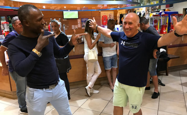 Gentlemen du Foot (Souvenir Aïssa BOUSSOUAR) - Les photos de la soirée sont arrivées Gentlemen du Foot (Souvenir Aïssa BOUSSOUAR) - Les photos de la soirée sont arrivées