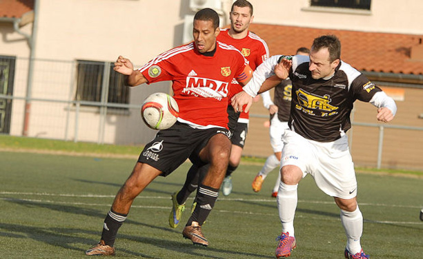 Armand Raphael, capitaine de la réserve de MDA Chasselay Armand Raphael, capitaine de la réserve de MDA Chasselay