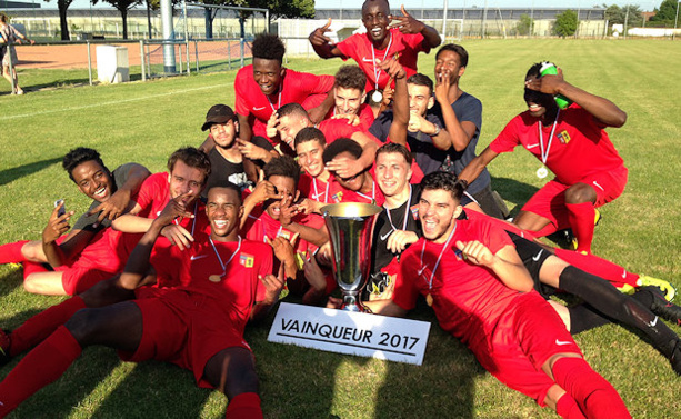 Une Coupe du Rhône pour les U19 de l'US Vénissieux Une Coupe du Rhône pour les U19 de l'US Vénissieux