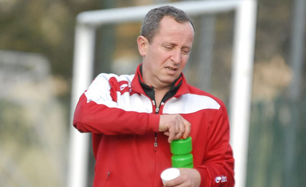 Livre Monfoot69 - Karim DAHA (Olympique Rillieux) a commandé son livre souvenir de la saison 2016-2017 Livre Monfoot69 - Karim DAHA (Olympique Rillieux) a commandé son livre souvenir de la saison 2016-2017