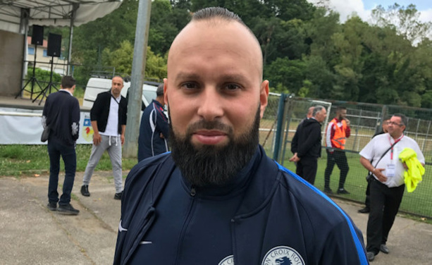 Livre d'Or Monfoot69 - Karim ALLOUCHE (Lyon-Croix Rousse Foot) a commandé son livre souvenir de la saison 2016-2017 Livre d'Or Monfoot69 - Karim ALLOUCHE (Lyon-Croix Rousse Foot) a commandé son livre souvenir de la saison 2016-2017