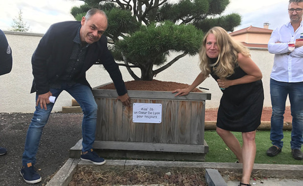 Hommage - Un tournoi, un arbre et un chèque pour AÏSSA Hommage - Un tournoi, un arbre et un chèque pour AÏSSA