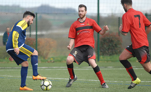 Adrien Uran (en rouge) Adrien Uran (en rouge)