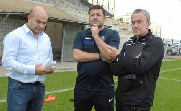 L'état major du FC Bourgoin dans l'attente d'une première victoire à domicile cette saison L'état major du FC Bourgoin dans l'attente d'une première victoire à domicile cette saison
