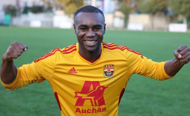 AS Saint-Priest - Ange MAVITIDI signe le contrat de sa vie ! AS Saint-Priest - Ange MAVITIDI signe le contrat de sa vie !