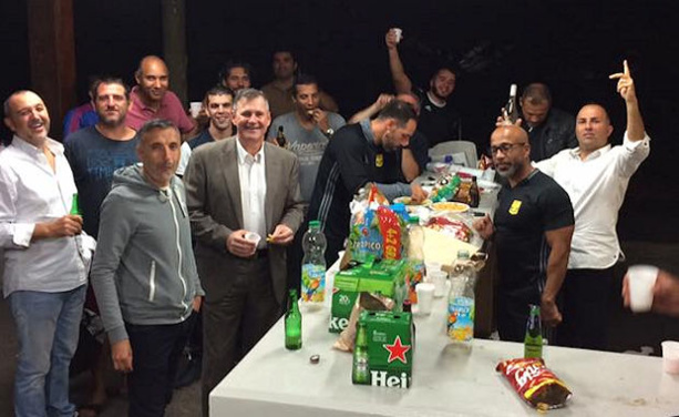 Le poid des année n'a pas de prise sur l'efficacité de Robert Mouangué... sur le terrain ! Le poid des année n'a pas de prise sur l'efficacité de Robert Mouangué... sur le terrain !