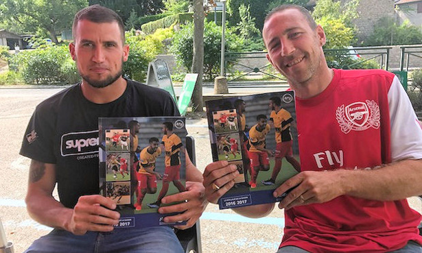 Livre d'OR MONFOOT69 - Le vieux BUTEUR et le jeune GARDIEN ont leur bouquin souvenir ! Livre d'OR MONFOOT69 - Le vieux BUTEUR et le jeune GARDIEN ont leur bouquin souvenir !