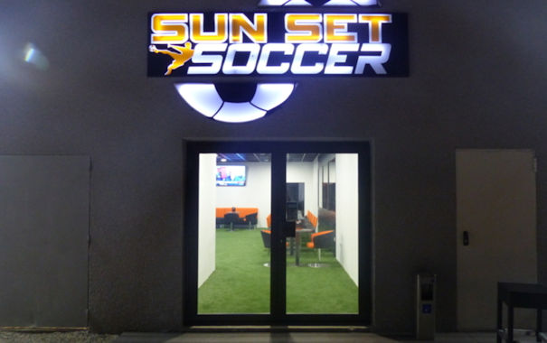 Sun Set Soccer Mions (Foot5) - Une reprise... sous l'oeil des caméras ! Sun Set Soccer Mions (Foot5) - Une reprise... sous l'oeil des caméras !