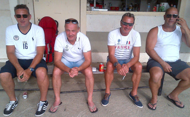 Bordairon (2ème en partant de la gauche) et Coton (dernier à droite) ont fait leur choix. Ca sera le CS Neuville pour tenter de remporter enfin la Coupe du Rhône Bordairon (2ème en partant de la gauche) et Coton (dernier à droite) ont fait leur choix. Ca sera le CS Neuville pour tenter de remporter enfin la Coupe du Rhône