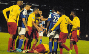 Les esprits se sont quelque peu envenimés en deuxième période Les esprits se sont quelque peu envenimés en deuxième période