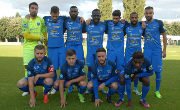 N2 - Le groupe du FC VILLEFRANCHE pour le derby N2 - Le groupe du FC VILLEFRANCHE pour le derby