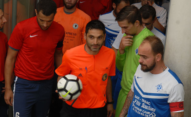 L'arbitre de la rencontre L'arbitre de la rencontre