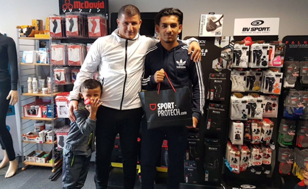 Mohamed Bahlouli (U17 OL) en compagnie d'Ali Nechad (ES Trinité... futur agent ?) Mohamed Bahlouli (U17 OL) en compagnie d'Ali Nechad (ES Trinité... futur agent ?)