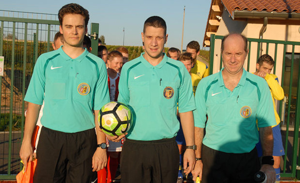 Les arbitres de la rencontre Les arbitres de la rencontre