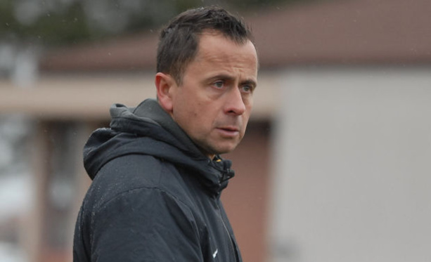 Laurent Desfayes garde toute sa confiance dans ses joueurs malgré les résultats négatifs du début de saison Laurent Desfayes garde toute sa confiance dans ses joueurs malgré les résultats négatifs du début de saison