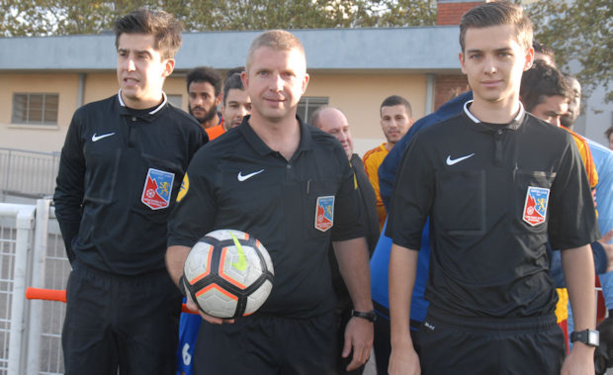 Les arbitres de la rencontre Les arbitres de la rencontre