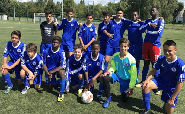 18 buts pour les U17 de l'Eveil de Lyon en Coupe du Rhône contre leurs homologues du FC Rhône-Sud pour une spectaculaire victoire finale sur le score de 18 à 2 ! 18 buts pour les U17 de l'Eveil de Lyon en Coupe du Rhône contre leurs homologues du FC Rhône-Sud pour une spectaculaire victoire finale sur le score de 18 à 2 !