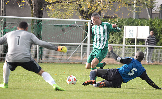 Greg Daven n'est pas parvenu à ouvrir son compteur avec l'ASA Villeurbanne cet après-midi Greg Daven n'est pas parvenu à ouvrir son compteur avec l'ASA Villeurbanne cet après-midi