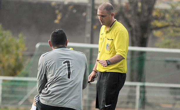 L'arbitre de la rencontre L'arbitre de la rencontre