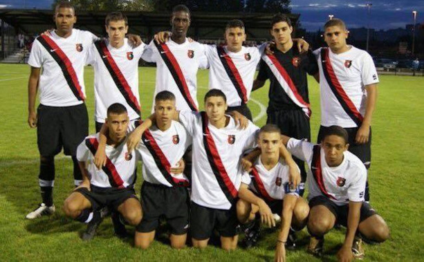 Avec le FC Vaulx (debout, 4ème en partant de la gauche) Avec le FC Vaulx (debout, 4ème en partant de la gauche)