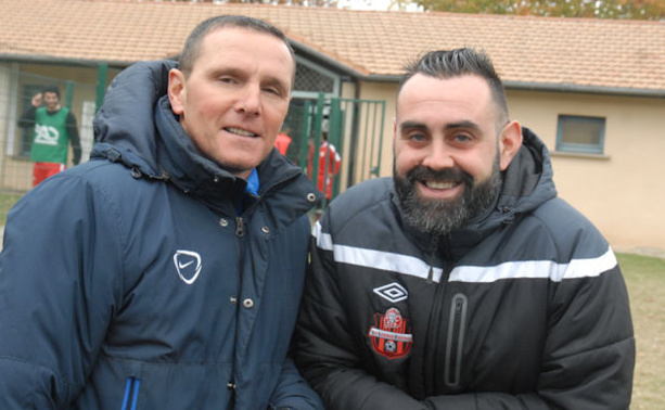 Victor Pedreiro et Valentin Lori se sont livrés un beau derby de l'Ozon hier après-midi à Chaponnay... avec la victoire du premier. Rendez-vous au match retour. Victor Pedreiro et Valentin Lori se sont livrés un beau derby de l'Ozon hier après-midi à Chaponnay... avec la victoire du premier. Rendez-vous au match retour.