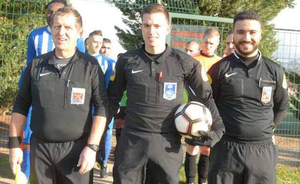 Les arbitres de la rencontre Les arbitres de la rencontre