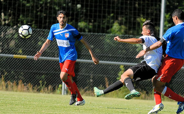 Aïachi parti, c'est Martinez qui prend ses responsabilité du côté de l'US Meyzieu. Aïachi parti, c'est Martinez qui prend ses responsabilité du côté de l'US Meyzieu.